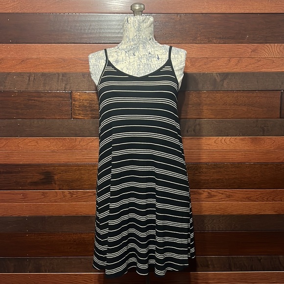 Mossimo Supply Co. Dresses & Skirts - Mossimo Supply Co. Stretchy Scoop Neck Spaghetti Strap Midi Dress